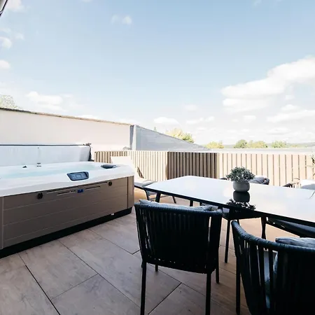 Relax With Jacuzzi * Burg Reuland